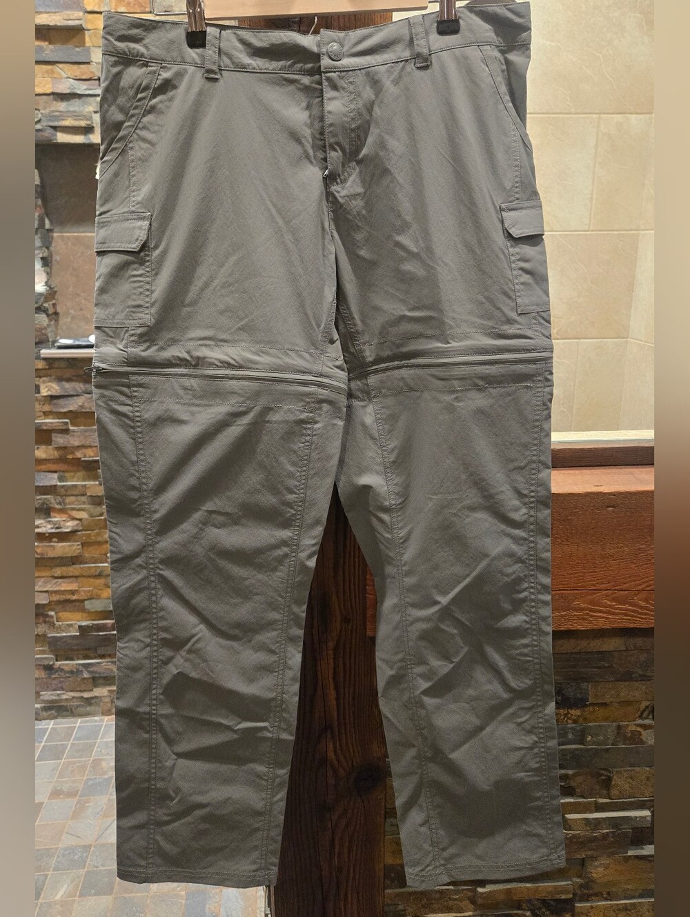 NWOT The North Face Convertible Zip-Off Cargo Pants/Shorts. Grayish Green. Sz 14